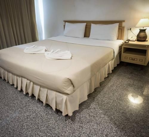 โรงแรมมณีโรจน์ สุรินทร์ (Maneerote Hotel Surin)4