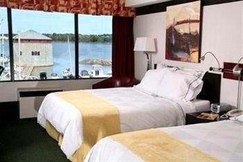 Radisson Hotel Kingston Harbourfront4