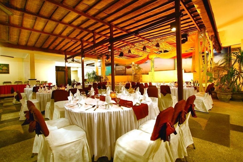 โรงแรมเนอร์มาลา แอนด์ คอนเวนชันเซ็นเตอร์ (Nirmala Hotel & Convention Center)1