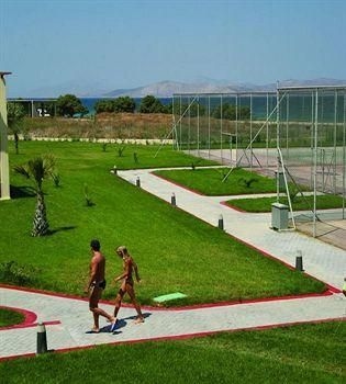 Aquis Marine Resort and Waterpark0