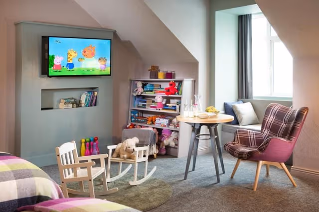 FAMILY ROOM STANDARD