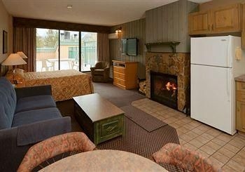 Douglas Fir Resort & Chalets0