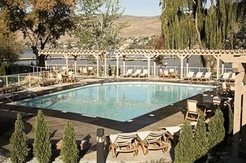 The Strand Lakeside Resort4
