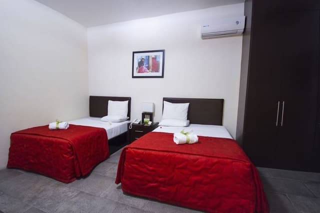 DOUBLE WITH DOUBLE BED