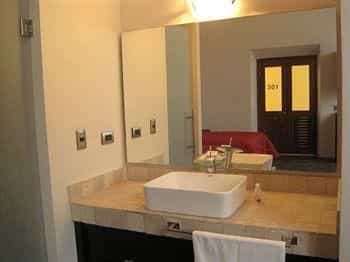 Monteleon Hotel and Suites