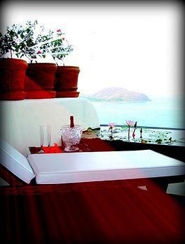 Tentaciones Hotel and Lounge Pool3