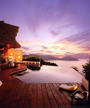 Tentaciones Hotel and Lounge Pool4