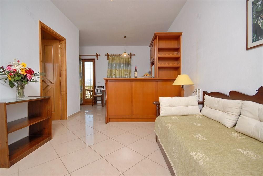 Birikos Studios And Apartments3