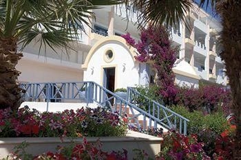 Serita Beach Hotel3