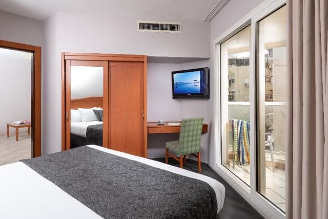 JUNIOR SUITE CAPACITY 1