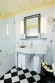 Small Luxury Hotel Ambassador a l'Opera3