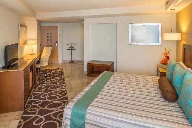 DOUBLE CLUB KING BED