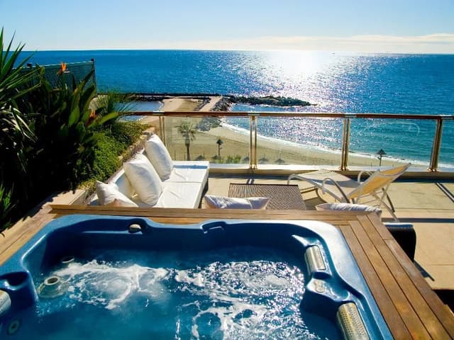 JUNIOR SUITE DELUXE WITH JACUZZI