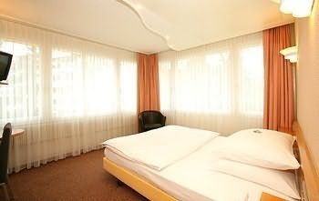 Hotel Airport Zurich3