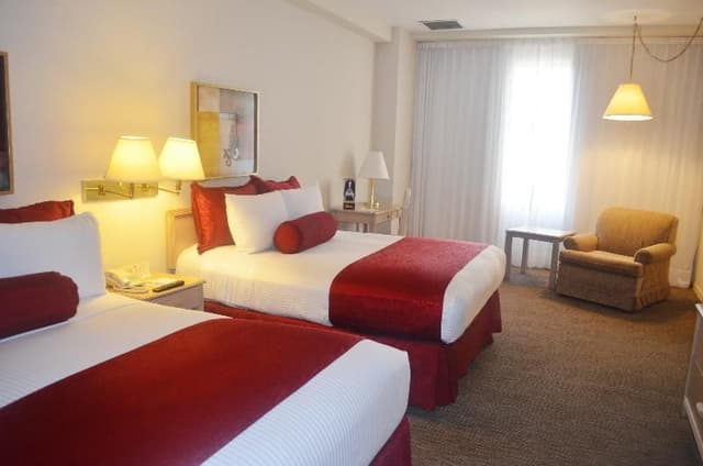 SUITE TWO DOUBLE BEDS