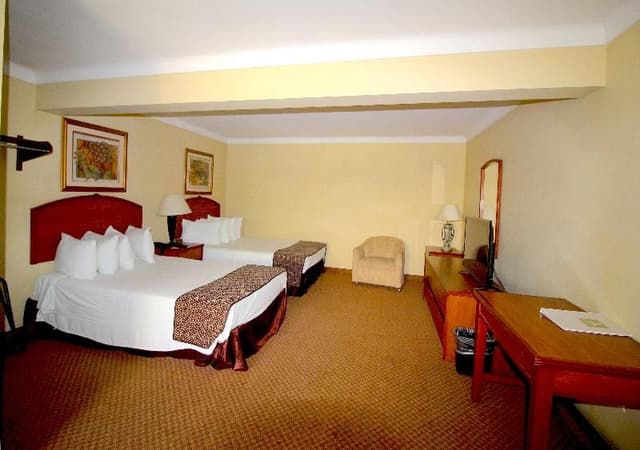 STUDIO TWO DOUBLE BEDS
