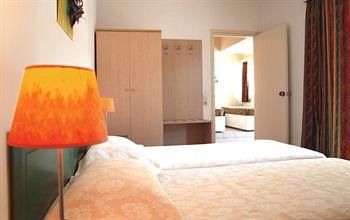 Caravel Apartment Hotel3