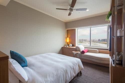 Standard Double Room with Couch and Harbour View - Non-Smoking