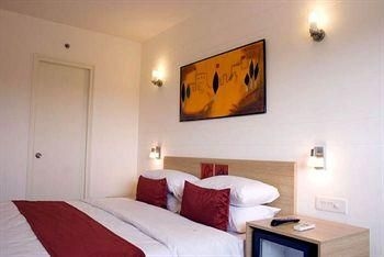 Hotel Red Fox2