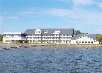 Comfort Suites Lakeside1