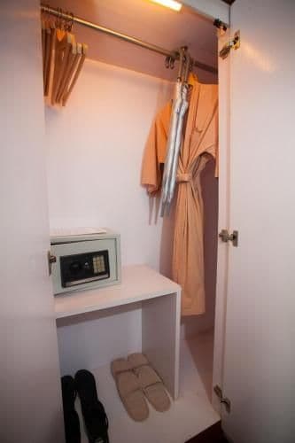 Villa with Spa Bath