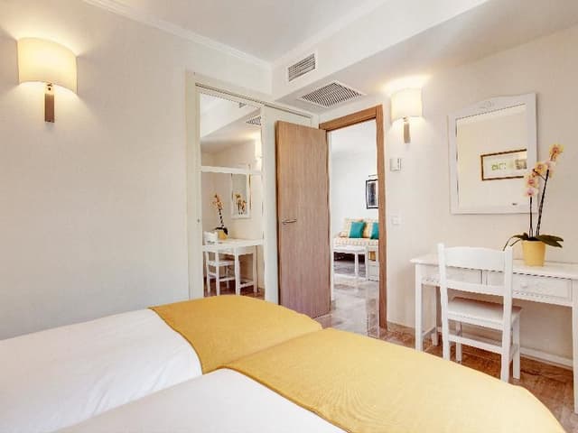APARTMENT CAPACITY 2 ONE BEDROOM