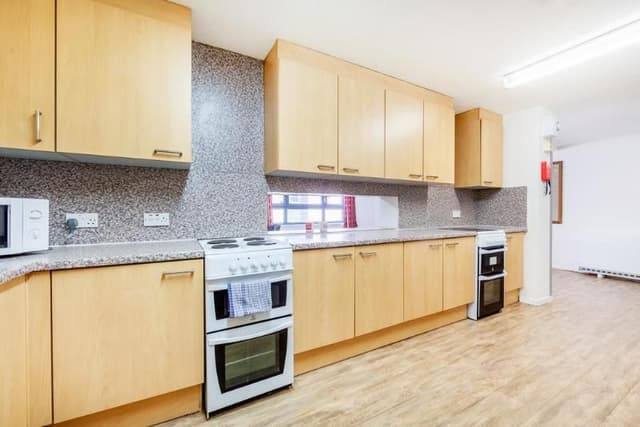 APARTMENT THREE BEDROOMS