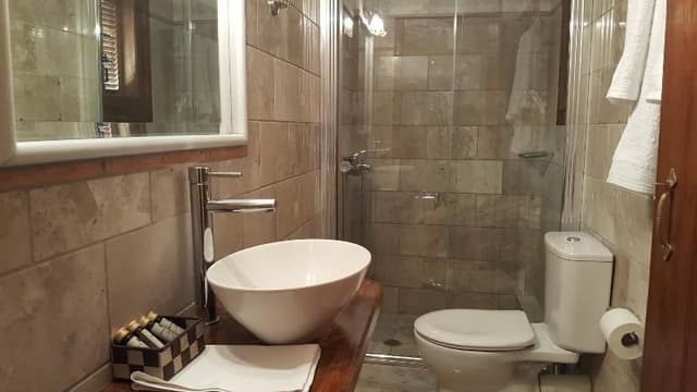 SUITE CAPACITY 2