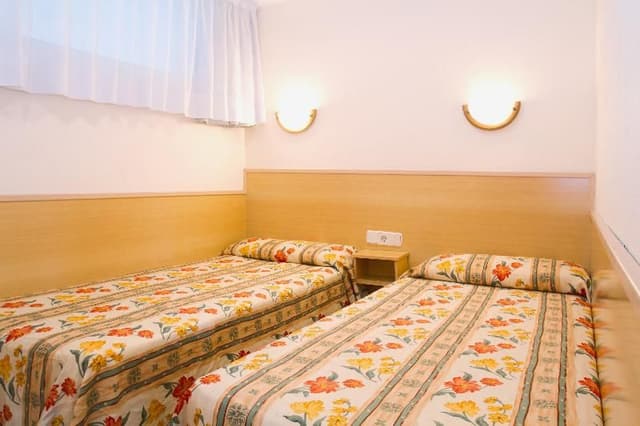 APARTMENT CAPACITY 8 THREE BEDROOMS