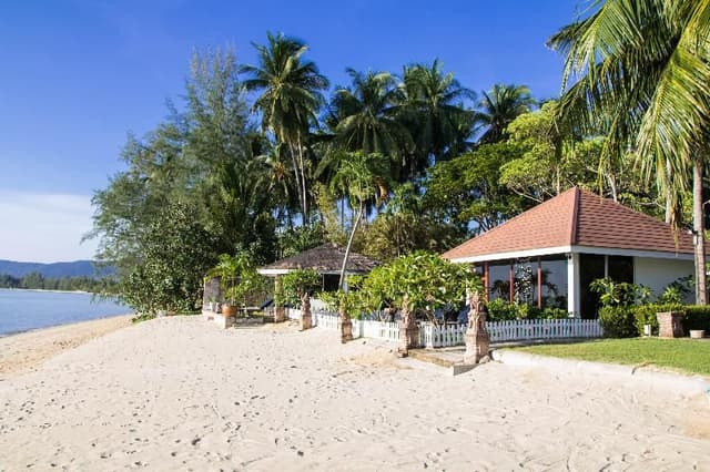 DOUBLE BEACH FRONT