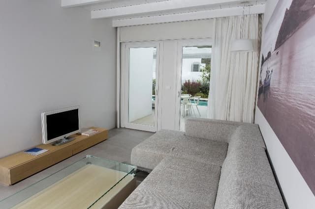 SUITE WITH PRIVATE POOL