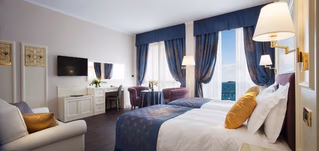JUNIOR SUITE LAKE VIEW