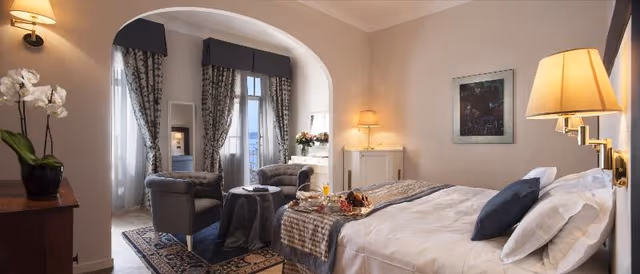JUNIOR SUITE LAKE VIEW
