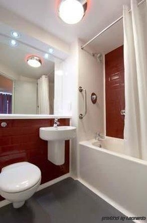 Travelodge Cardiff Atlantic Wharf3