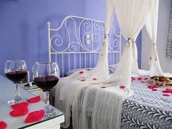 Camara Hotel1