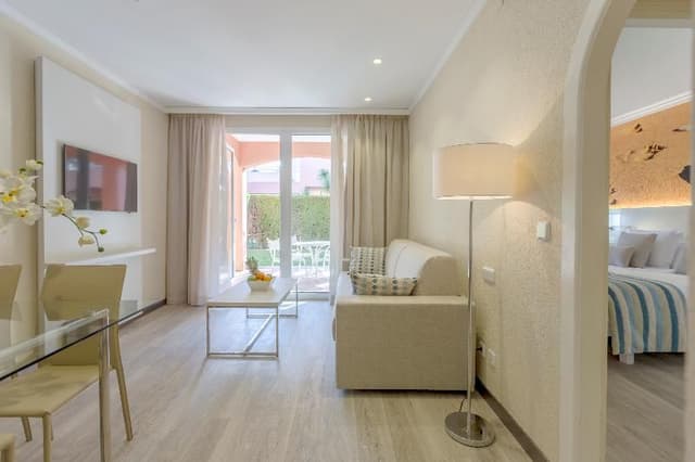 SUITE WITH PRIVATE POOL