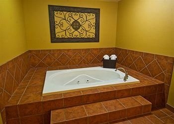Comfort Suites0