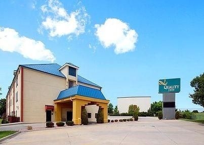 สเตย์ชัวร์ อินน์ บลู สปริงส์ (StaySure Inn Blue Springs)0