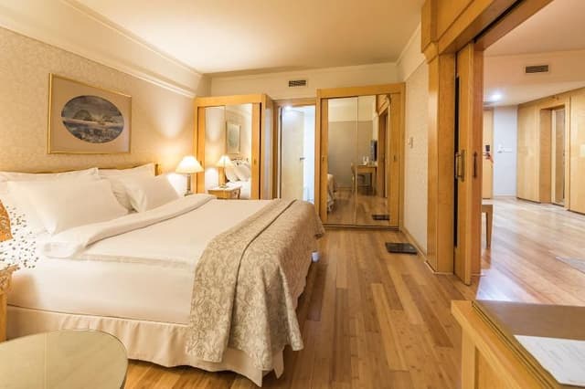 SUITE CAPACITY 1