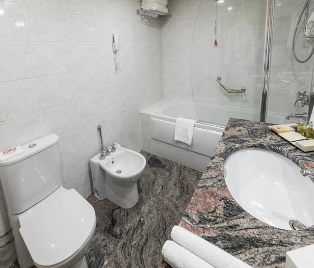 SUITE CAPACITY 3