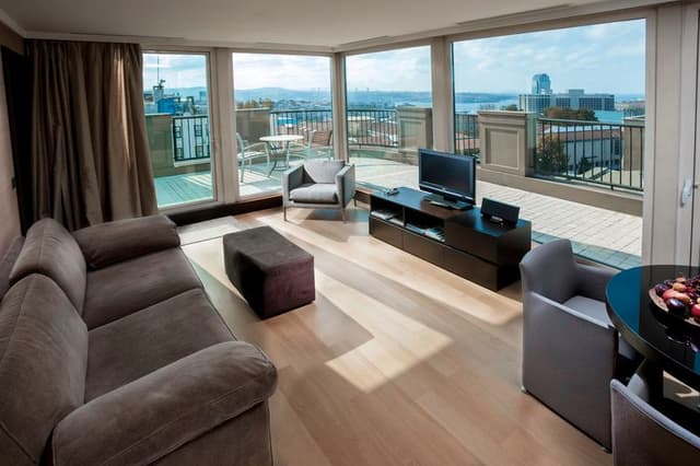 FAMILY ROOM SEA VIEW