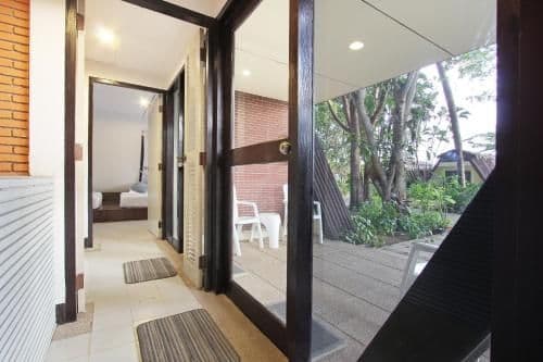 Bungalow with Garden View