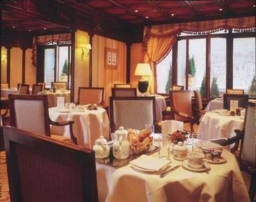 โรงแรมเมย์แฟร์ (Mayfair Hotel)4