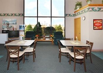 Econo Lodge2