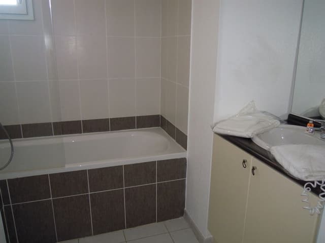 HOUSE CAPACITY 6