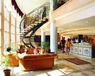 Royal Atlantis Beach2
