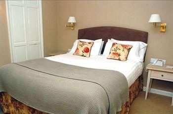 Donington Manor0