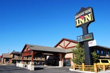 Brandin Iron Inn0