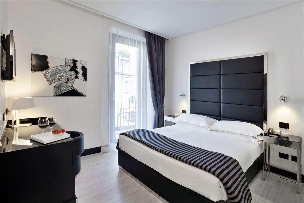 โรงแรม แอลเอชพี นโปเลียน (LHP Hotel Napoleon)2