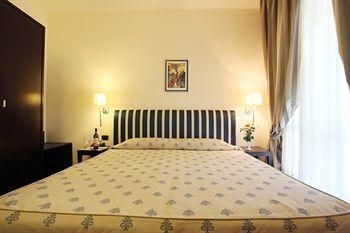 Airport Florence Hotel2
